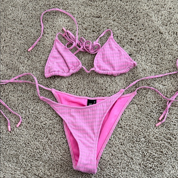 Triangl - Pink Bikini is Set - Picture 1 of 1